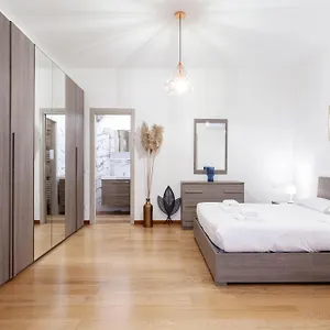 the-boutique-houses-in-the-heart-of-navigli.it-lombardy.com/